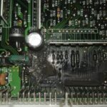 Motor beyni yanması nedeniyle hasar görmüş ECU devre kartı